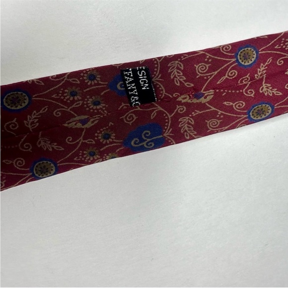 Vintage TIFFANY & CO 1986 Medieval Burgundy & Gold Classic Silk Tie, 3.5” - Picture 6 of 8